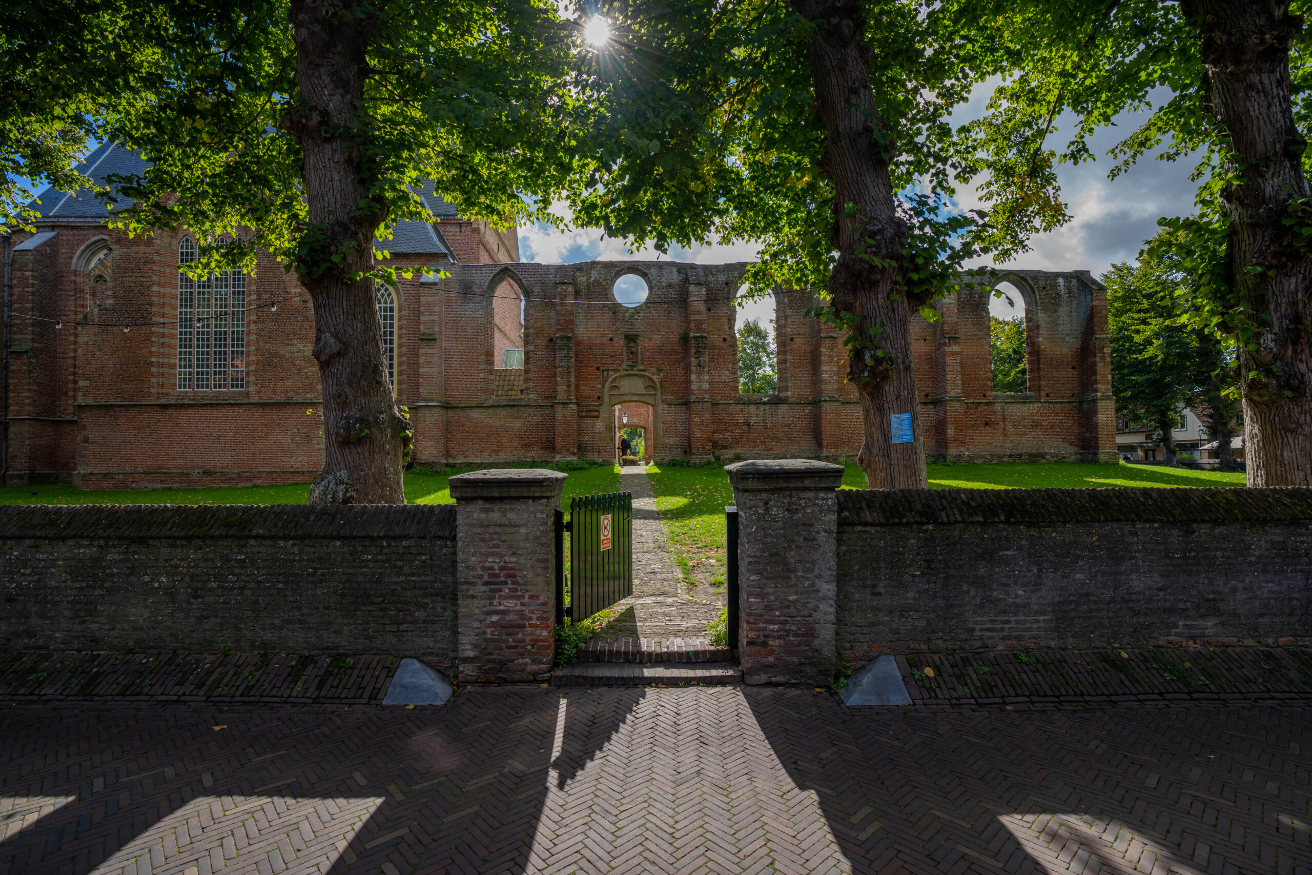 Ruinekerk poort