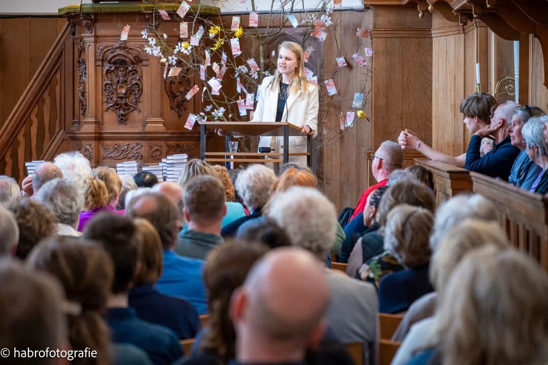 Indrukwekkende boekpresentatie “In het hol van de Leeuw”van Chris Houtman in de Ruïnekerk